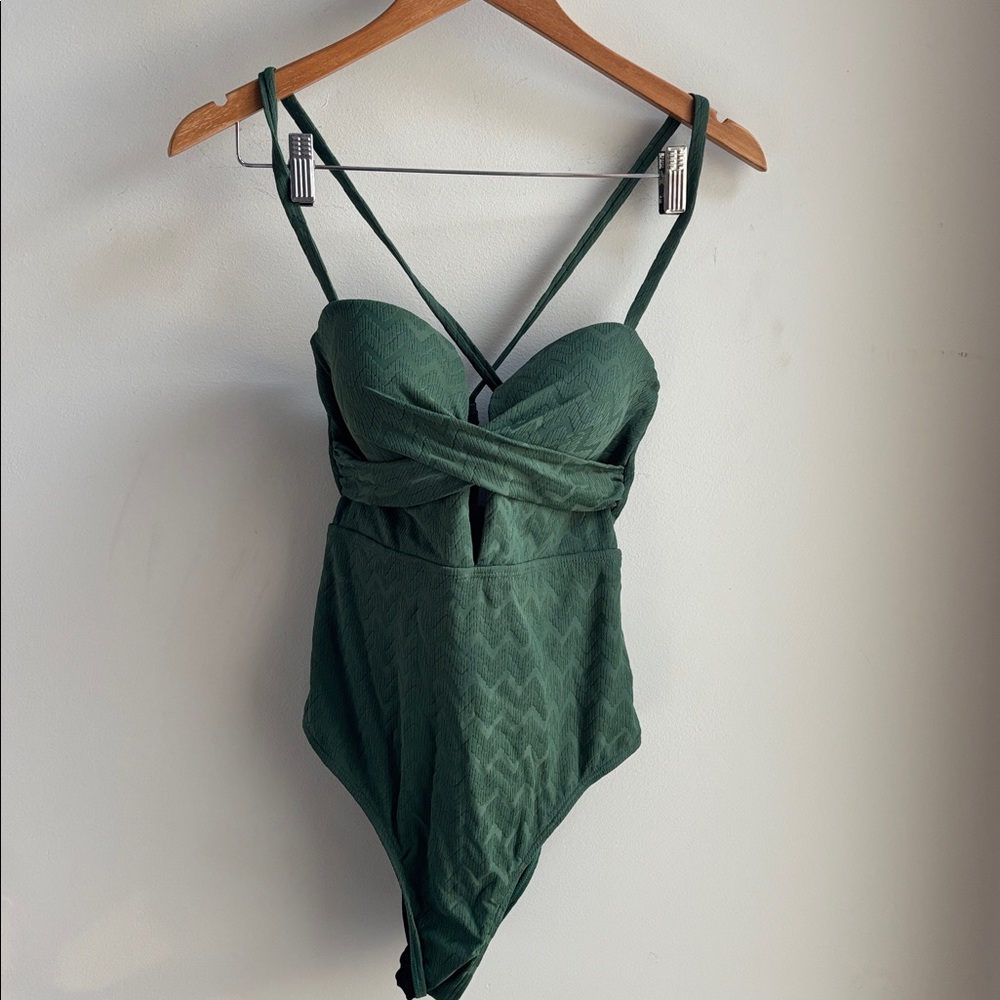 Cupshe Algeria Back Tie Wrapped One-Piece Swimsuit - Picture 4 of 8